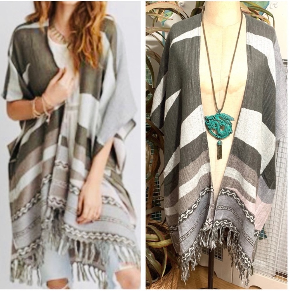 "AEO" boho fringed kimono sleeve poncho/shawl- OS